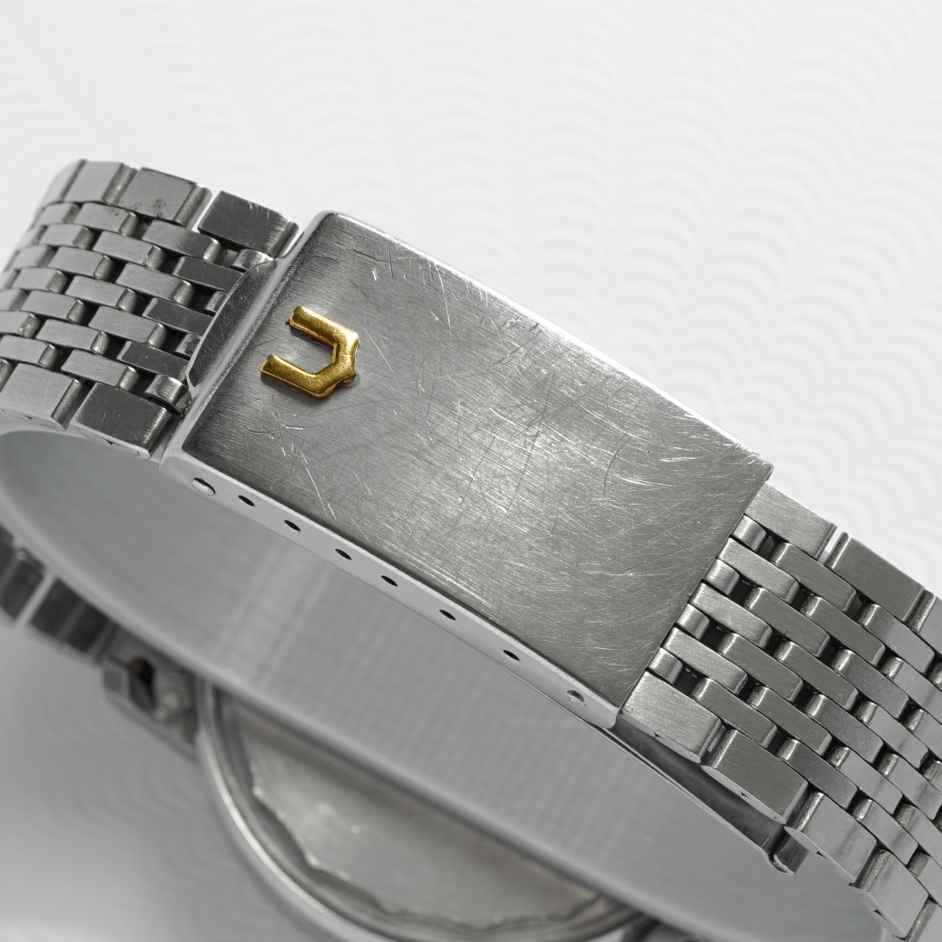 Universal Genève White Shadow Ref. 867.101 GF bracelet from 1969